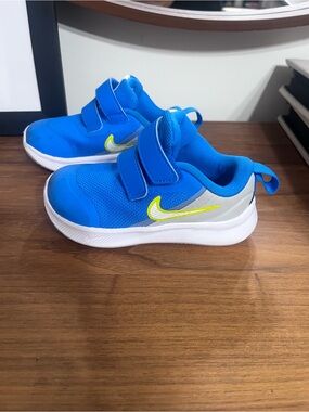 Nike Kids Blue Velcro Sneakers with Neon Yellow size 6C